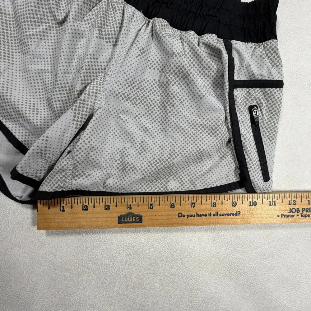 Lululemon Gray Triangle‎ Print Running Shorts Black Trim Size 6 Side Zip Pocket